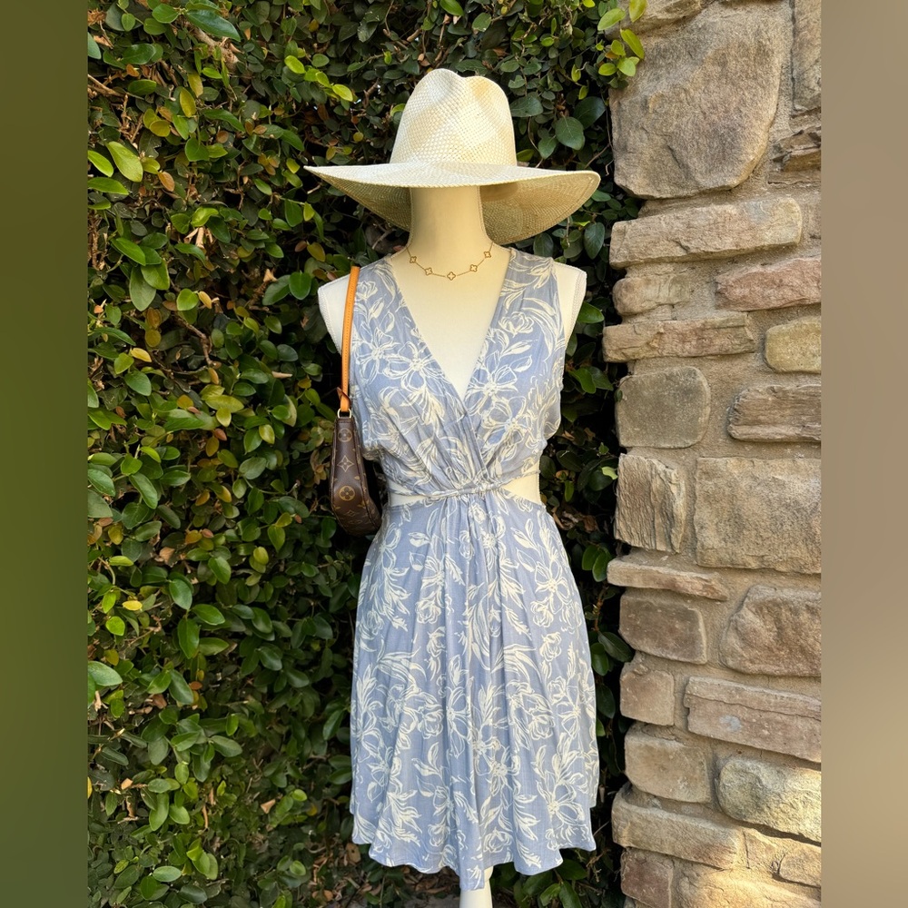 FLORAL PRINT CUTOUT DRESS